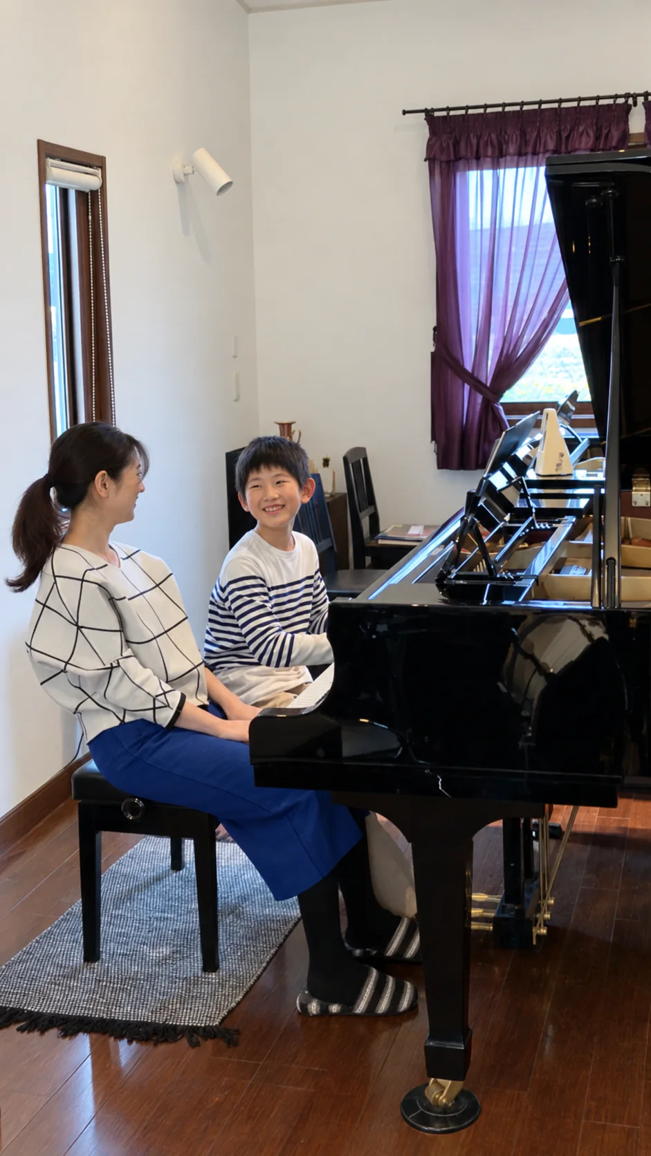 山本有紀子先生と生徒のピアノレッスン